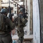 Un ataque israelí causa al menos 40 muertos y decenas de heridos en una zona humanitaria de Gaza Un ataque israelí causa al menos 40 muertos y decenas de heridos en una zona humanitaria de Gaza
