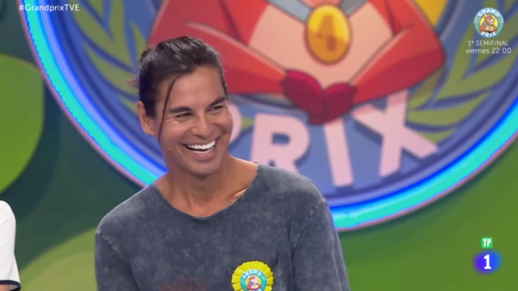 La patata caliente de ‘Grand Prix’ le explota a Julio Iglesias Jr. y Ramón García imita a su padre: «Lo sabes»