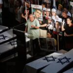 El hallazgo de los cuerpos de seis rehenes en Gaza resquebraja el Gobierno de Netanyahu El hallazgo de los cuerpos de seis rehenes en Gaza resquebraja el Gobierno de Netanyahu