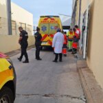Herido grave un trabajador al quedar atrapado en una máquina de despiece de pollos en un matadero de Alcalá