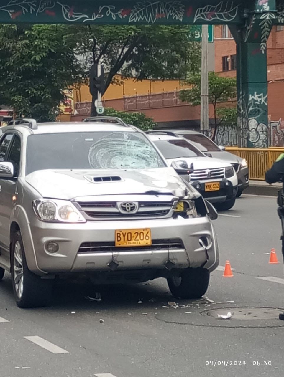 Ciclista falleció al chocar de frente contra una camioneta en Medellín Ciclista falleció al chocar de frente contra una camioneta en Medellín