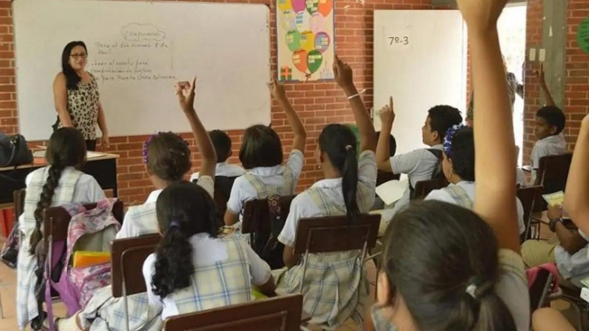 Estudiantes de colegios públicos reanudan clases este viernes Estudiantes de colegios públicos reanudan clases este viernes