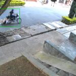 [VIDEO] Buscan a presunto ladrón en moto que habría arrastrado a su víctima por una calle de Medellín