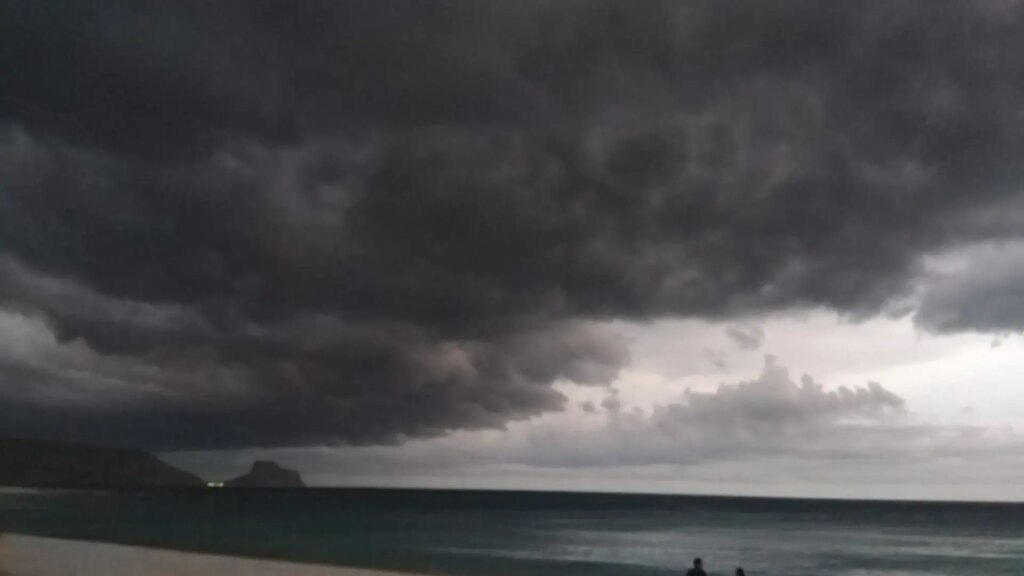 Desvían tres vuelos del aeropuerto de Alicante a Murcia y Almería por tormenta