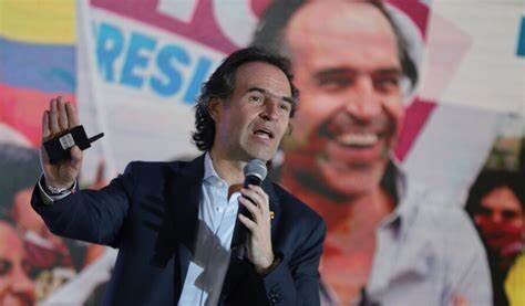 Alcalde de Medellín denunció penalmente a Daniel Quintero Alcalde de Medellín denunció penalmente a Daniel Quintero