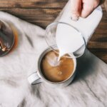 Las especias que debes añadir al café para cuidar la memoria según un neurólogo
