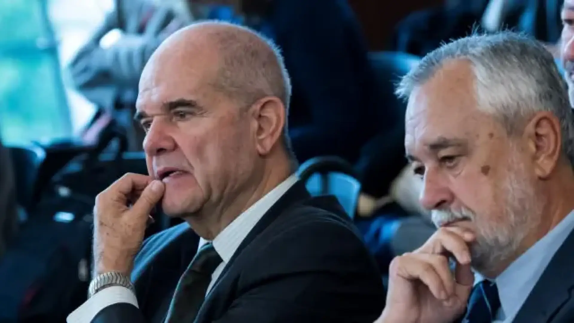 La Audiencia de Sevilla pide al Constitucional que «justifique» la providencia que cuestiona el amparo a Chavés y Griñán La Audiencia de Sevilla pide al Constitucional que «justifique» la providencia que cuestiona el amparo a Chavés y Griñán