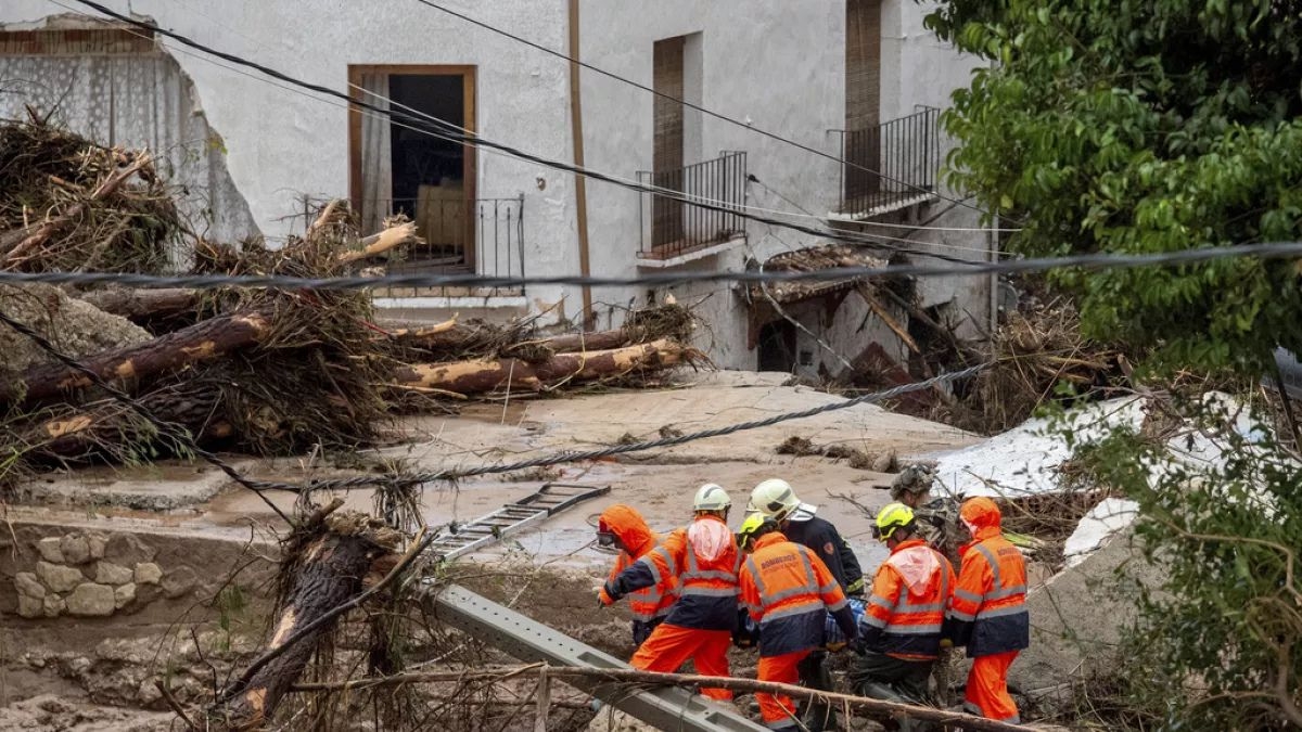 Más de 60 personas trabajan en la identificación de víctimas de la DANA en Valencia Más de 60 personas trabajan en la identificación de víctimas de la DANA en Valencia