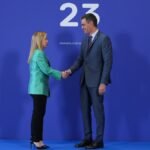 Sánchez se salta su cordón a la extrema derecha y negocia con Meloni y Orbán apoyar a su candidato para salvar a Ribera