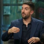 «Se quita las gafas y nadie sabe quién es»