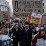 Miles de valencianos vuelven a salir a las calles para protestar contra la gestión de la DANA Miles de valencianos vuelven a salir a las calles para protestar contra la gestión de la DANA