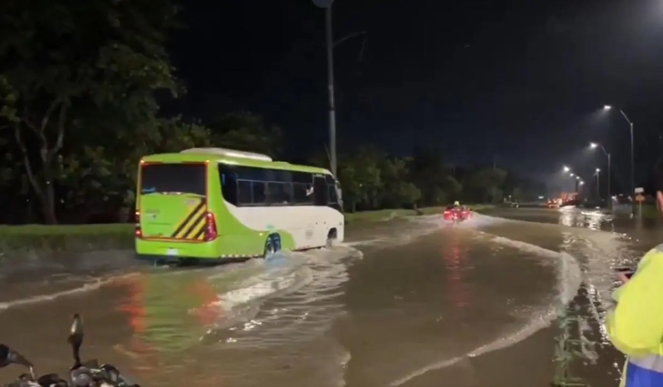 Niños afectados por inundaciones en la autopista Norte: rector da detalles Niños afectados por inundaciones en la autopista Norte: rector da detalles
