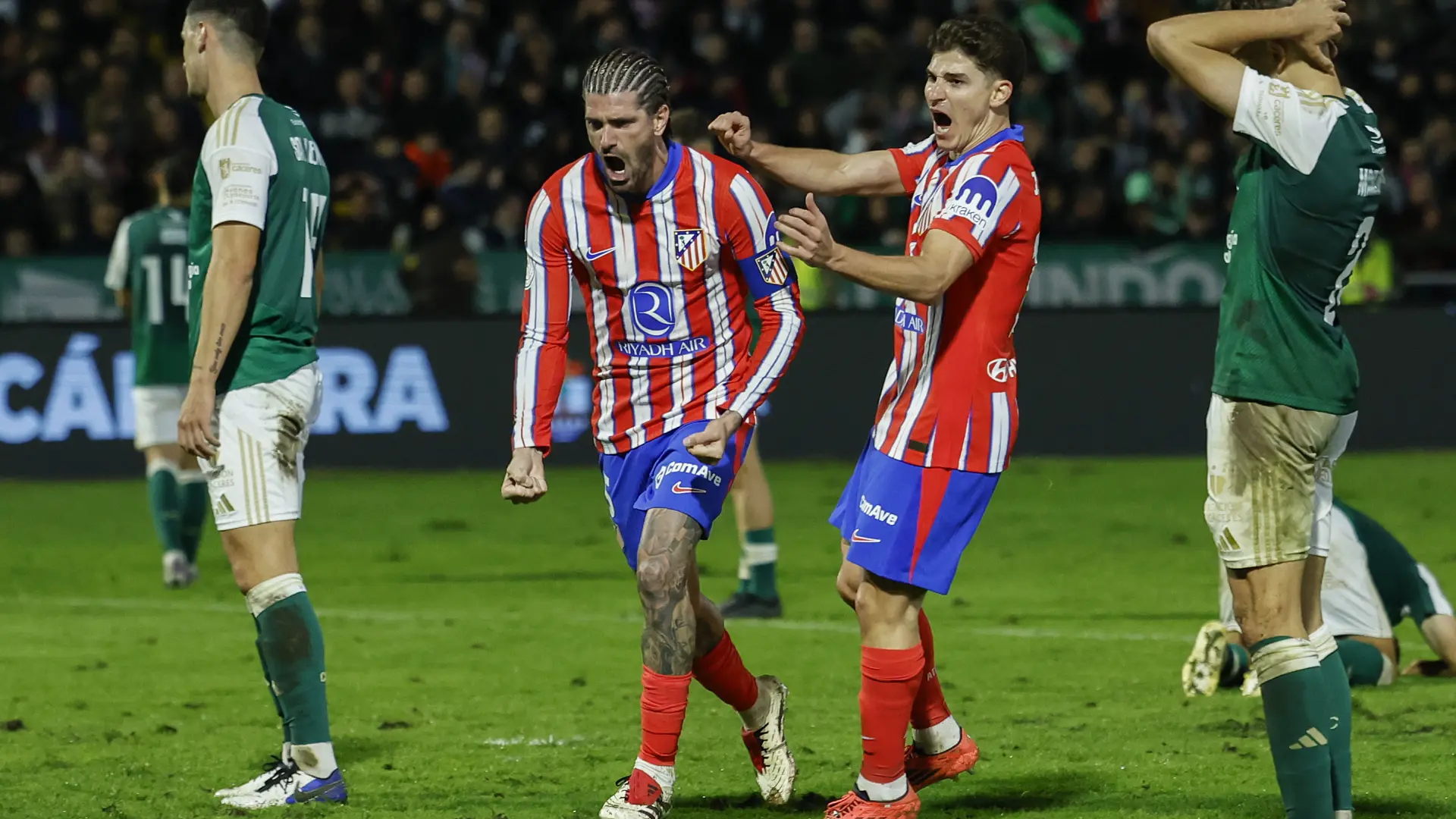 El Atlético remonta al límite ante el Cacereño para seguir con vida en la Copa del Rey El Atlético remonta al límite ante el Cacereño para seguir con vida en la Copa del Rey