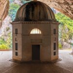 El impresionante santuario escondido en el interior de una cueva con más de 200 años de historia