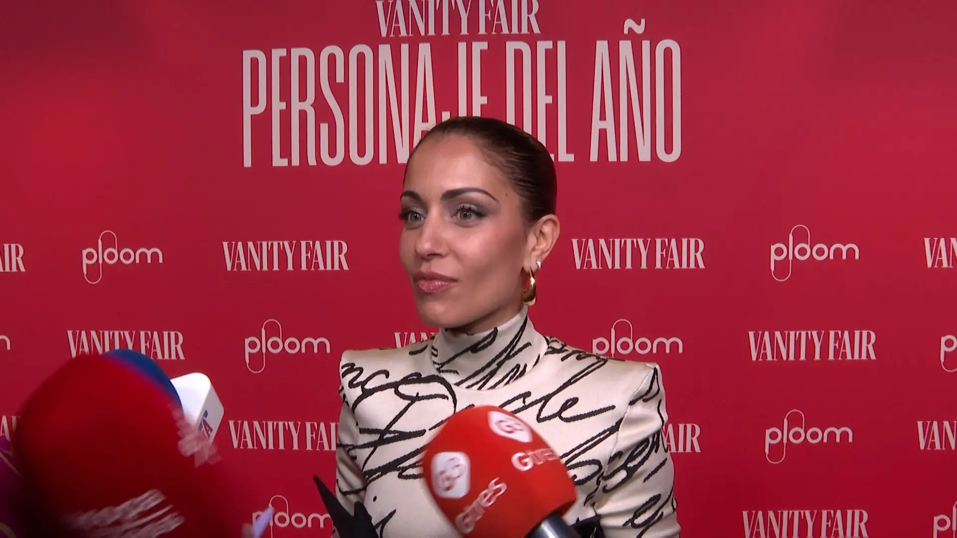Hiba Abouk confirma su relación con Antonio Revilla publicando un apasionado beso en sus redes Hiba Abouk confirma su relación con Antonio Revilla publicando un apasionado beso en sus redes