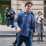 ‘gana’ su guerra con la FIDE tras la polémica por llevar vaqueros en una partida