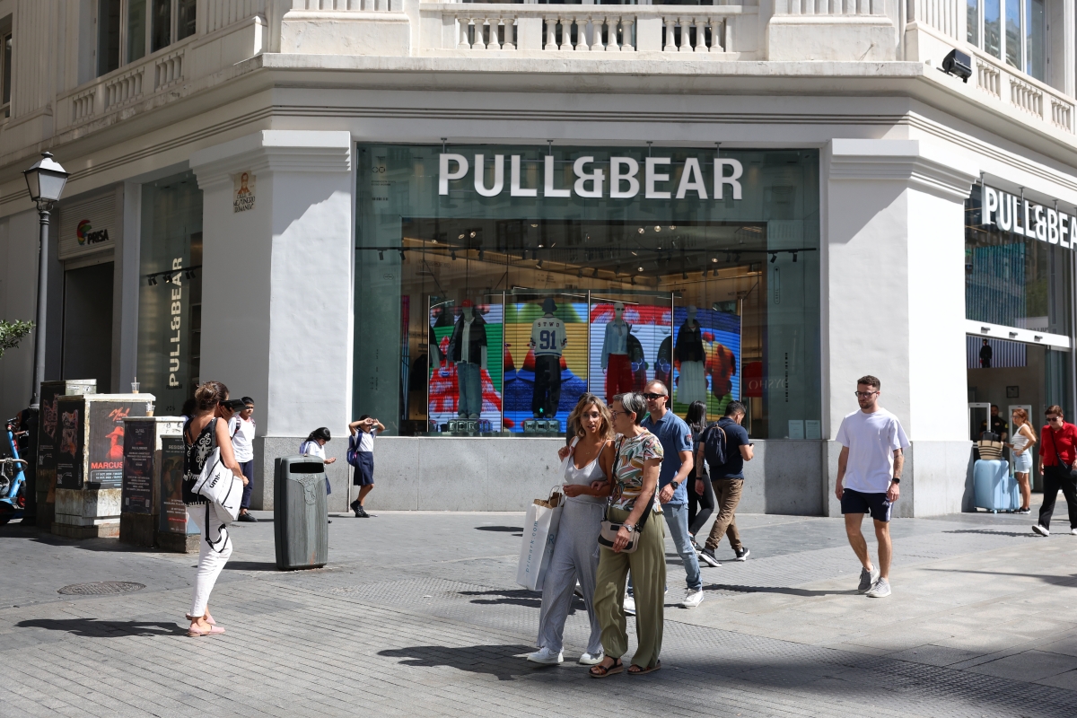 Pull&Bear ‘esquiva’ el plan de cierre de tiendas de Inditex y suma 23 nuevos locales en un año Pull&Bear ‘esquiva’ el plan de cierre de tiendas de Inditex y suma 23 nuevos locales en un año