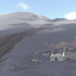 Un proyecto solidario ayuda a recuperar una casa sepultada por el volcán de La Palma tres años después de la erupción