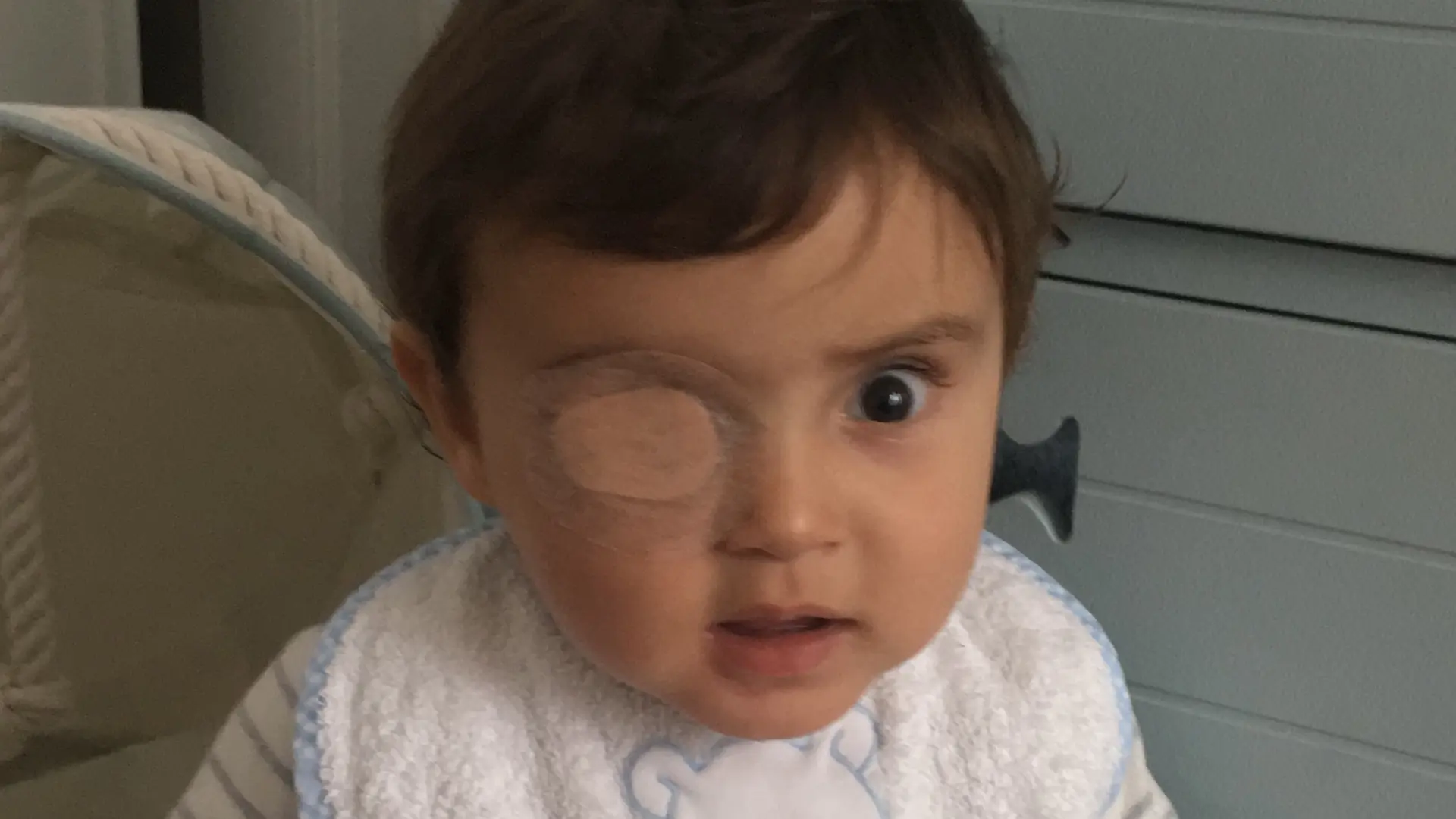 ¿Por qué a algunos niños pequeños se les tapa un ojo con un parche? ¿Por qué a algunos niños pequeños se les tapa un ojo con un parche?