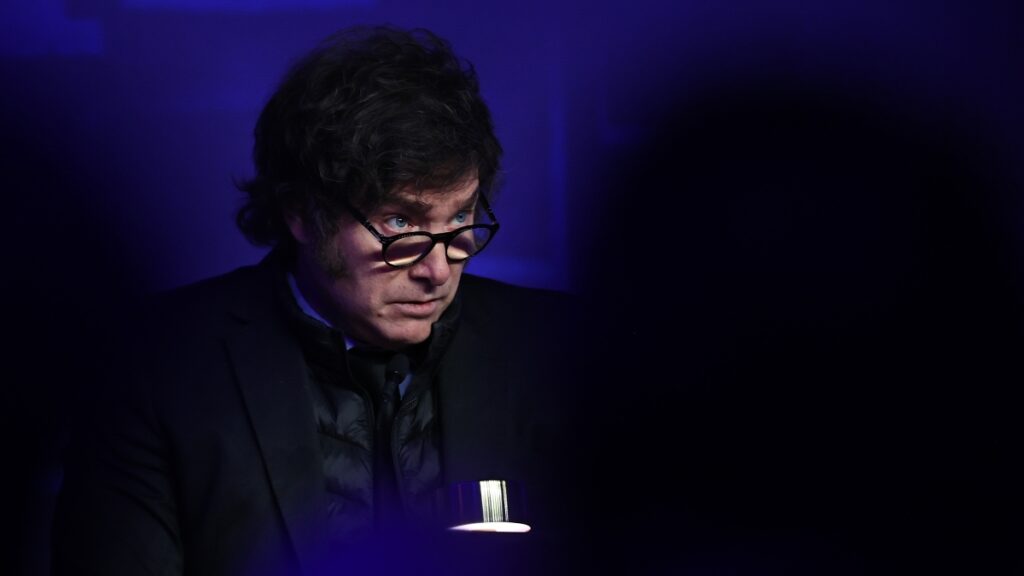 El Gobierno de Milei calca la estrategia de Ayuso en Madrid para limpiar la «grasa burocrática»