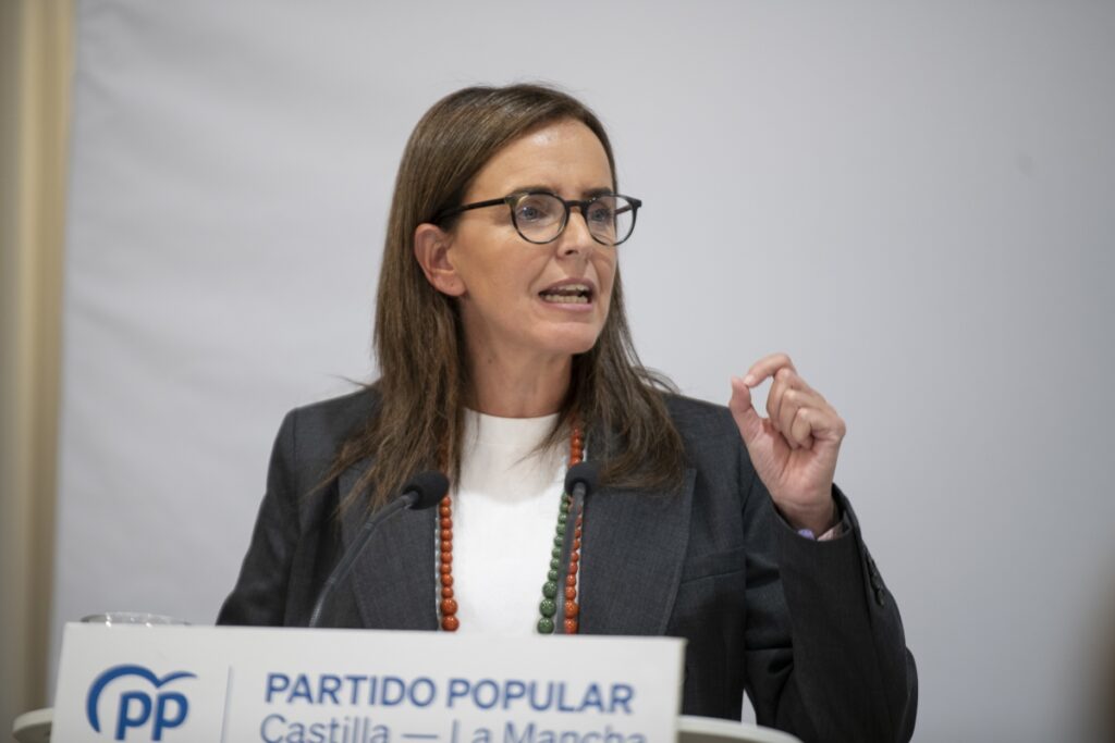 Indignación en el PP tras la ovación del PSOE a Chaves y Griñán: «Qué vergüenza que en Sevilla aplaudan a los corruptos»