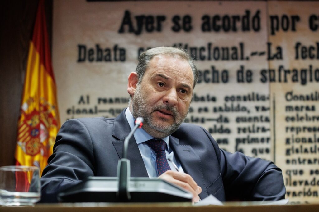 Ábalos pide aplazar su declaración para poder estudiar toda la documentación sobre la que basará su defensa Ábalos pide aplazar su declaración para poder estudiar toda la documentación sobre la que basará su defensa