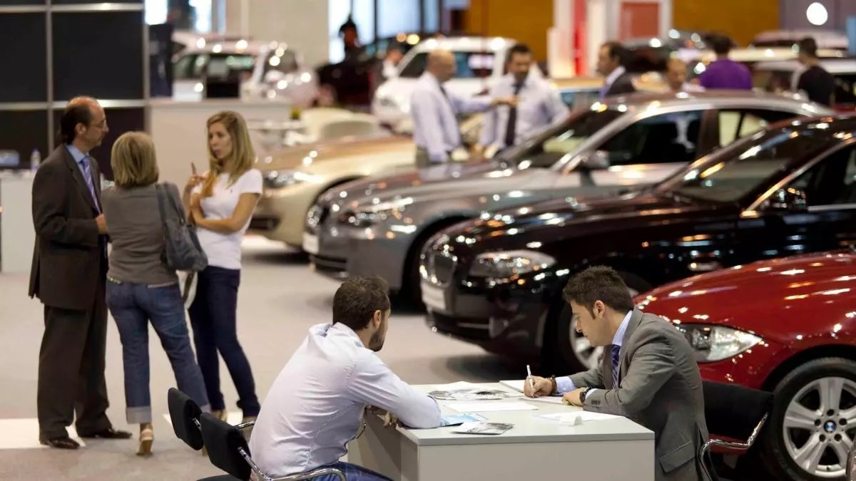 La tragedia de Valencia dispara las ventas de coches de ocasión: 220.000 en noviembre