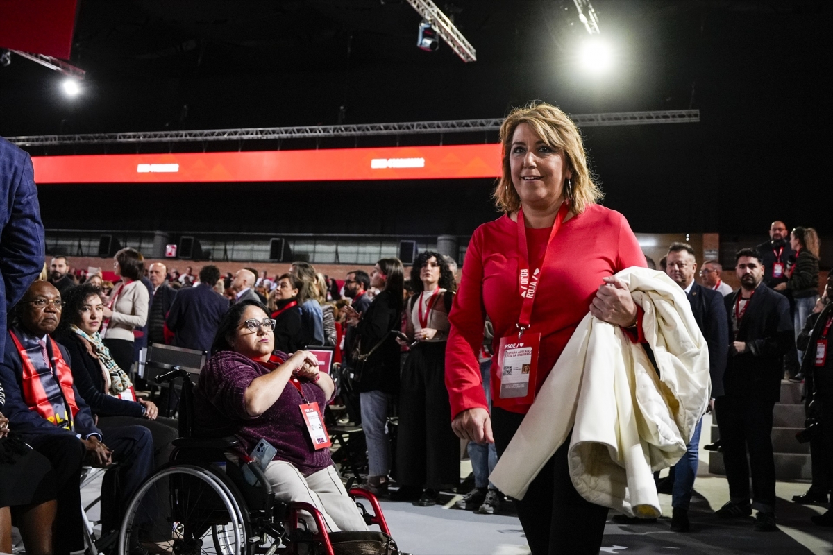 Susana Díaz irrumpe en la guerra del PSOE andaluz con su propia candidata y Sánchez recupera a Montero como solución Susana Díaz irrumpe en la guerra del PSOE andaluz con su propia candidata y Sánchez recupera a Montero como solución
