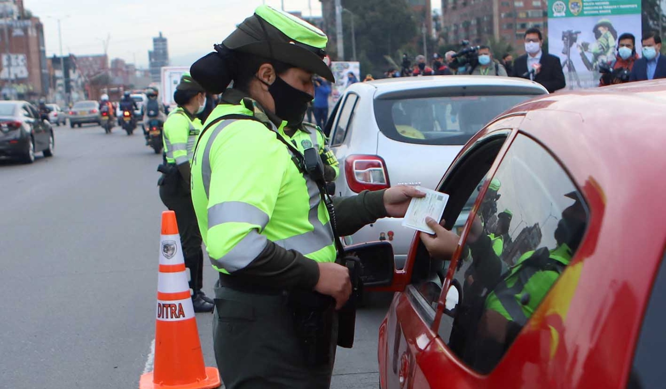 Conductores recibirán gran ayuda: tendrían 80% de descuento en multas