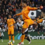 Bellingham remonta y pone líder al Real Madrid en un loco partido en Mestalla en el que Vinícius fue expulsado Bellingham remonta y pone líder al Real Madrid en un loco partido en Mestalla en el que Vinícius fue expulsado