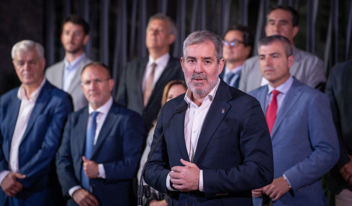 Clavijo ve peligrar la coalición con el PP en Canarias si Feijóo no cambia y favorece un acuerdo migratorio Clavijo ve peligrar la coalición con el PP en Canarias si Feijóo no cambia y favorece un acuerdo migratorio