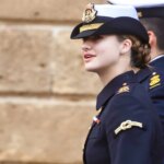 La princesa Leonor luce el símbolo de alumna aventajada, el ‘nudo llano’, mientras agota en Cádiz su agenda antes de partir a alta mar