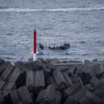 Llegan dos cayucos a El Hierro con 224 personas, entre ellas dos bebés