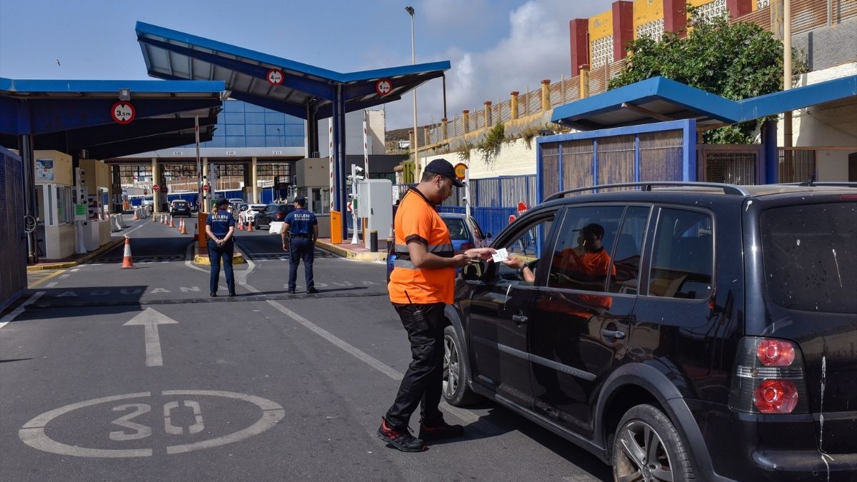 Mohamed VI pone a prueba la confianza de Sánchez al entorpecer la reapertura de las aduanas de Ceuta y Melilla Mohamed VI pone a prueba la confianza de Sánchez al entorpecer la reapertura de las aduanas de Ceuta y Melilla