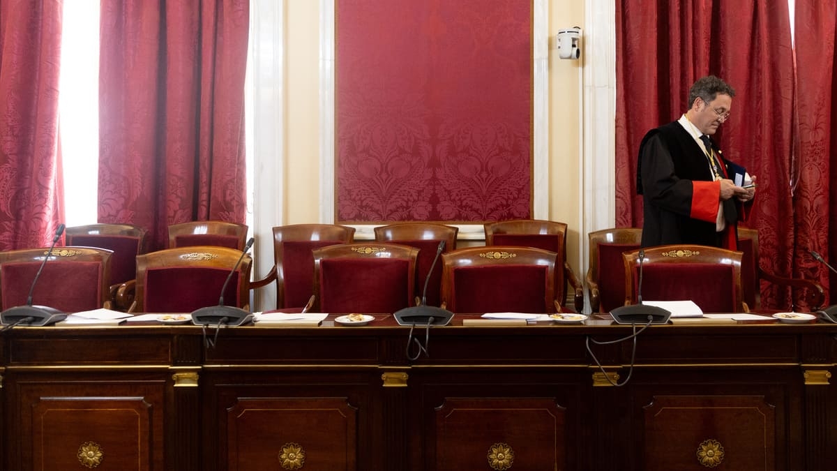 Moncloa estalla tras el vídeo de Ábalos: «Se cometen delitos de revelación pero solo se investiga el del novio de Ayuso» Moncloa estalla tras el vídeo de Ábalos: «Se cometen delitos de revelación pero solo se investiga el del novio de Ayuso»