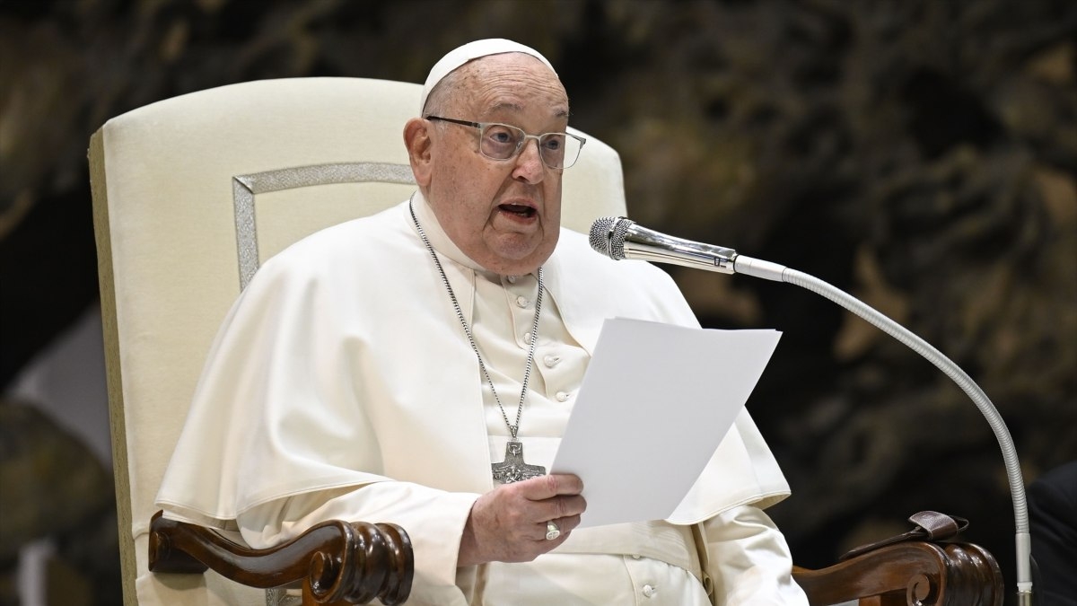 El Papa sigue «estable» y comienza a recibir fisioterapia