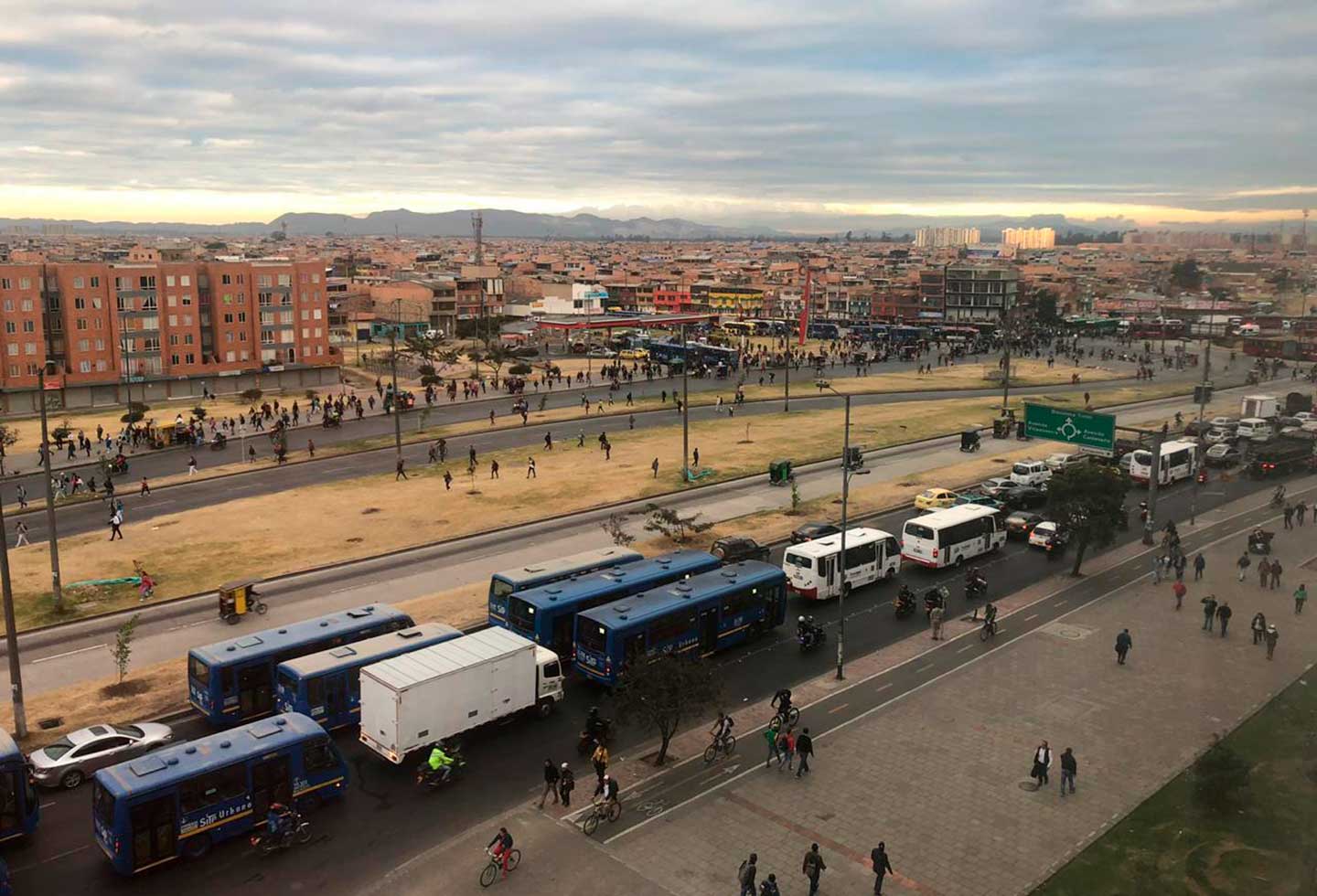 Más trancones en Av. Ciudad de Cali con Américas: Rendirá más a pie Más trancones en Av. Ciudad de Cali con Américas: Rendirá más a pie