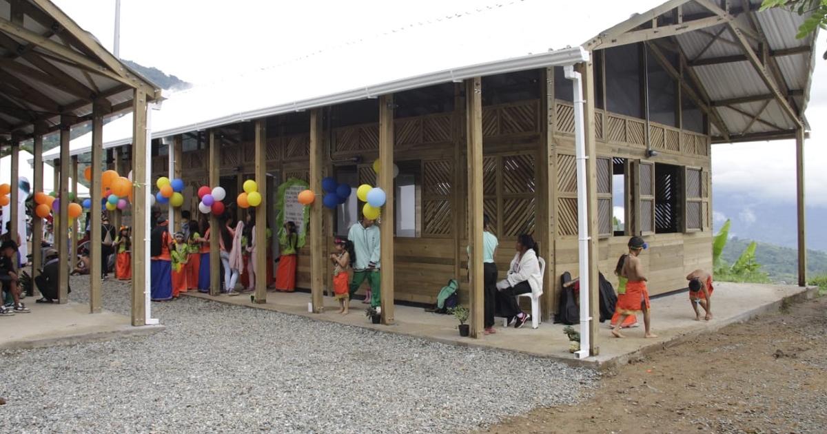 Noticias Antioquia: Entregan nueva escuela indígena en Valparaíso Noticias Antioquia: Entregan nueva escuela indígena en Valparaíso