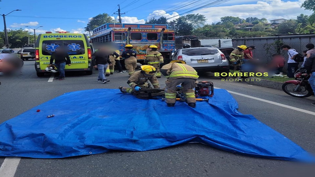 Fatal accidente en la vía Medellín – Bogotá: un fallecido y cuatro heridos