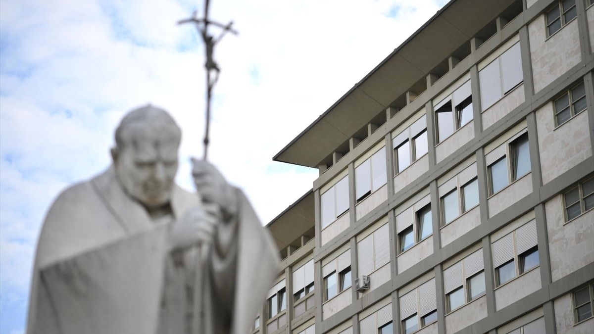 El Papa Francisco pasa la noche «tranquilamente» tras la crisis por broncoespasmo El Papa Francisco pasa la noche «tranquilamente» tras la crisis por broncoespasmo