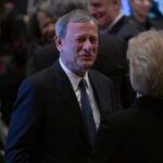 El presidente del Supremo de EEUU planta cara a Trump por sus ataques contra un juez federal El presidente del Supremo de EEUU planta cara a Trump por sus ataques contra un juez federal