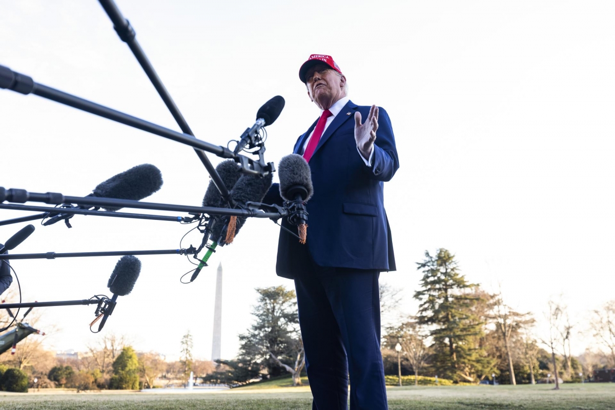 Un juez obliga a Trump a readmitir a miles de empleados públicos despedidos Un juez obliga a Trump a readmitir a miles de empleados públicos despedidos