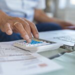 La inflación escala en febrero al 3% empujada por la factura de la luz tras la subida del IVA La inflación escala en febrero al 3% empujada por la factura de la luz tras la subida del IVA