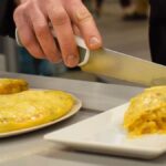 Simón García, de triunfar como DJ a hacer las mejores tortillas de patatas de Madrid Simón García, de triunfar como DJ a hacer las mejores tortillas de patatas de Madrid