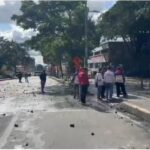 Universitarios se salieron de los ‘chiros’: ponen a sufrir a conductores Universitarios se salieron de los ‘chiros’: ponen a sufrir a conductores