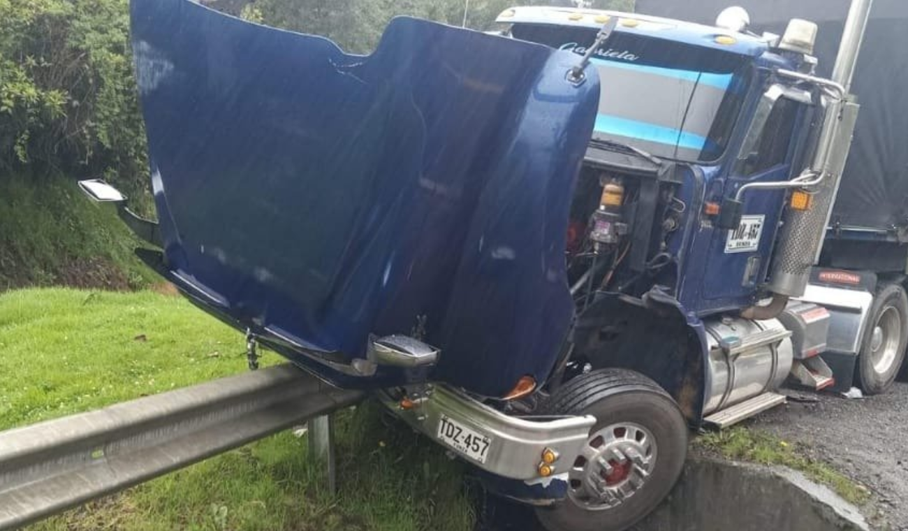 Caos en Usme: Tractocamión se fue de ‘mula’; figuró aguantar las filas Caos en Usme: Tractocamión se fue de ‘mula’; figuró aguantar las filas