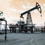 El precio del petróleo cae a mínimos de 2021 tras el aumento ‘sorpresa’ de la OPEP+ y la guerra de aranceles