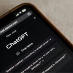 La OCU recomienda desactivar cuanto antes esta opción en ChatGPT