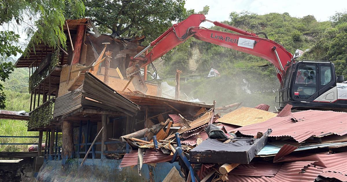 Noticias Medellín: Demolieron «Ecoparque» ilegal en San Cristóbal Noticias Medellín: Demolieron «Ecoparque» ilegal en San Cristóbal