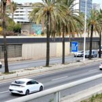 Guardia Urbana y Bombers disuaden a un hombre subido en una señal de tráfico de arrojarse a la Ronda Litoral de Barcelona Guardia Urbana y Bombers disuaden a un hombre subido en una señal de tráfico de arrojarse a la Ronda Litoral de Barcelona